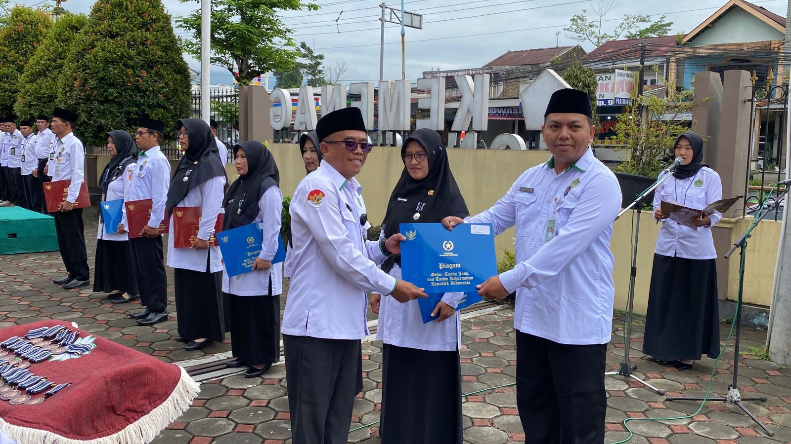 Puluhan Guru Terima Satya Lencana, Kemenag Wonosobo Teguhkan Komitmen Mensejahterakan Pendidik